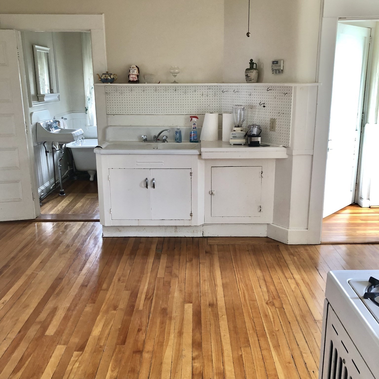 16 California Court Property Photo 7