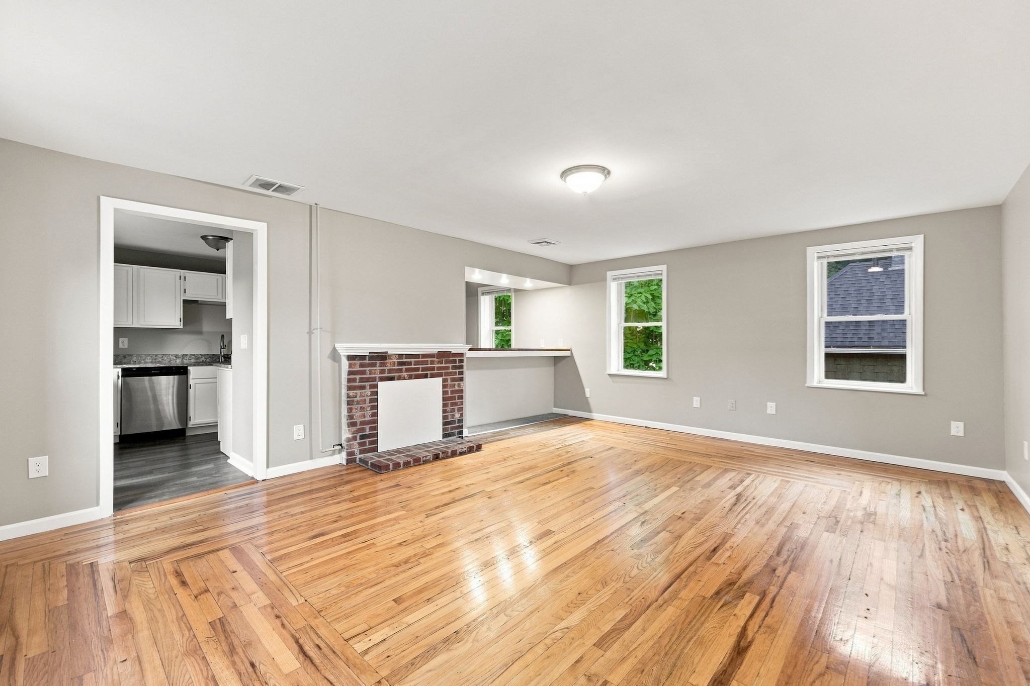 5 Princeton St Property Photo 3