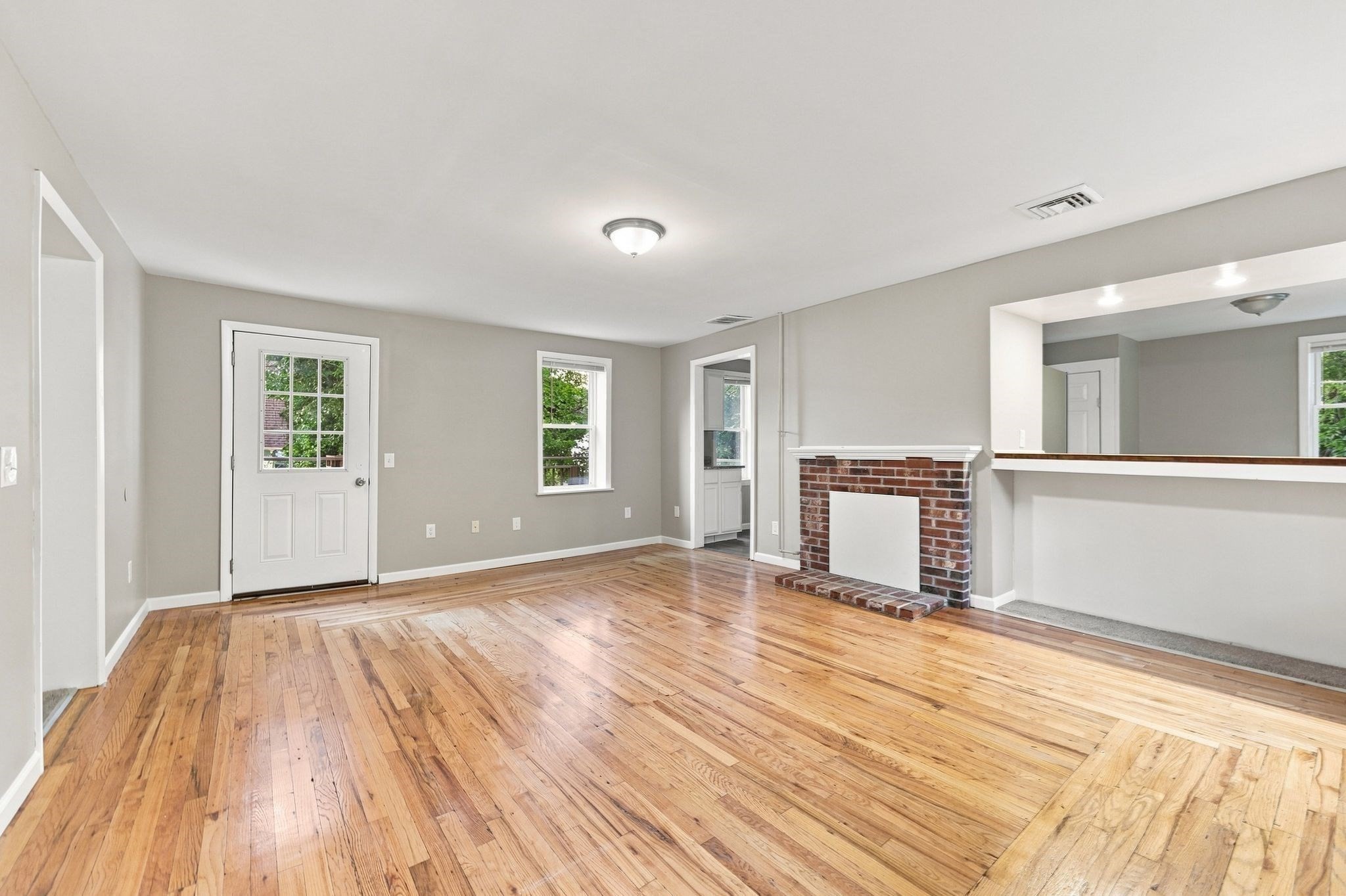 5 Princeton St Property Photo 4