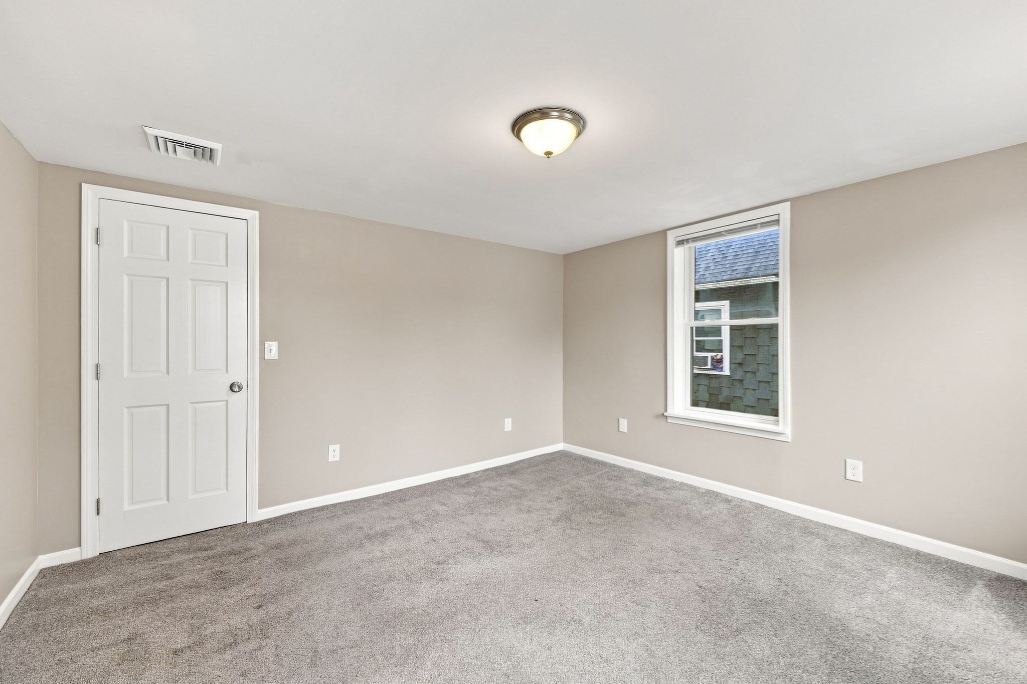 5 Princeton St Property Photo 17