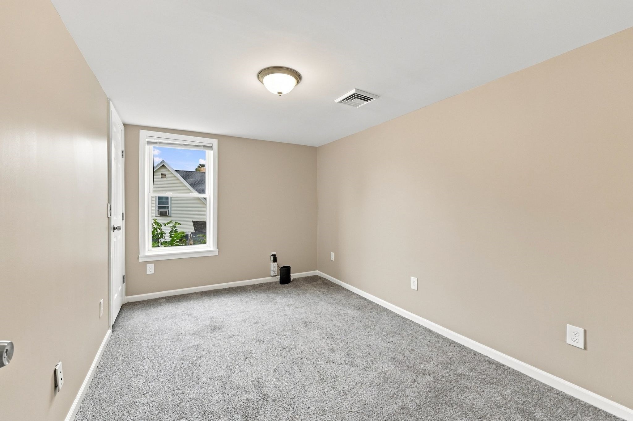 5 Princeton St Property Photo 20