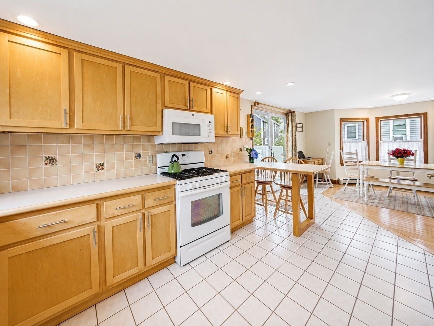 36 Hampton Circle Property Photo 5
