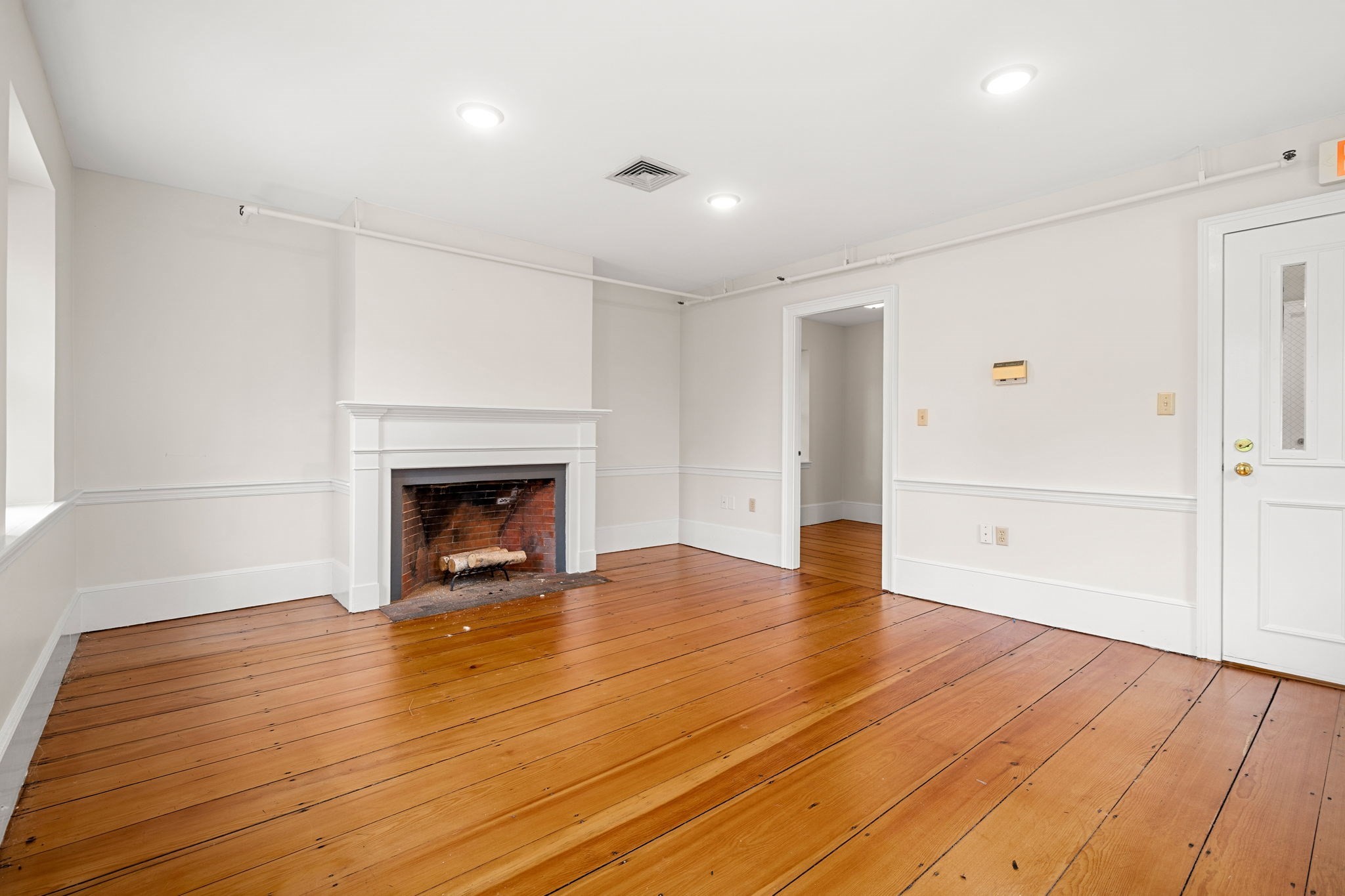 160 Sylvan St Property Photo 2