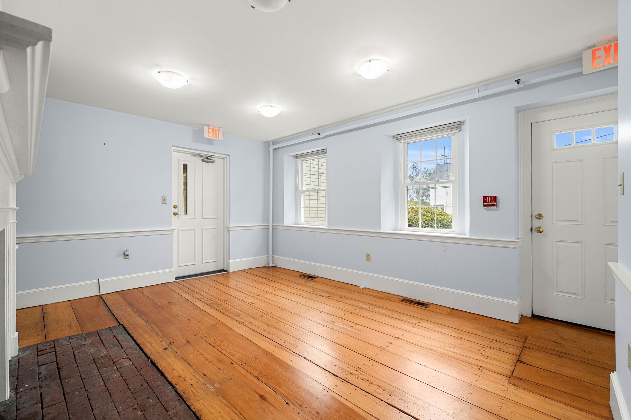 160 Sylvan St Property Photo 3
