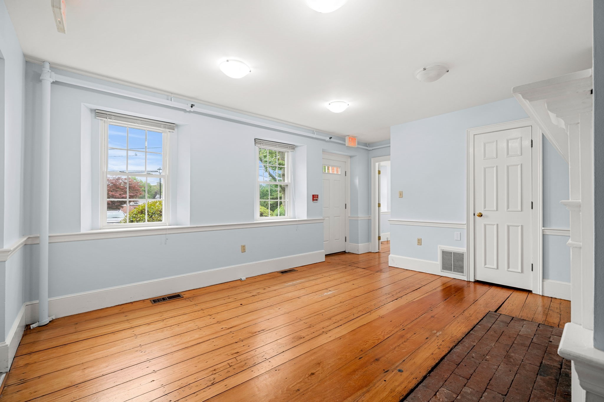 160 Sylvan St Property Photo 4