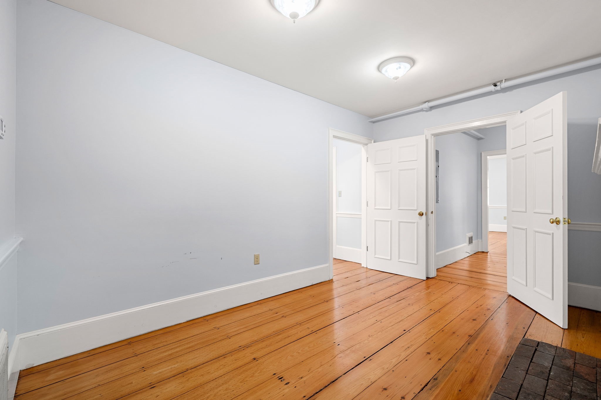 160 Sylvan St Property Photo 5