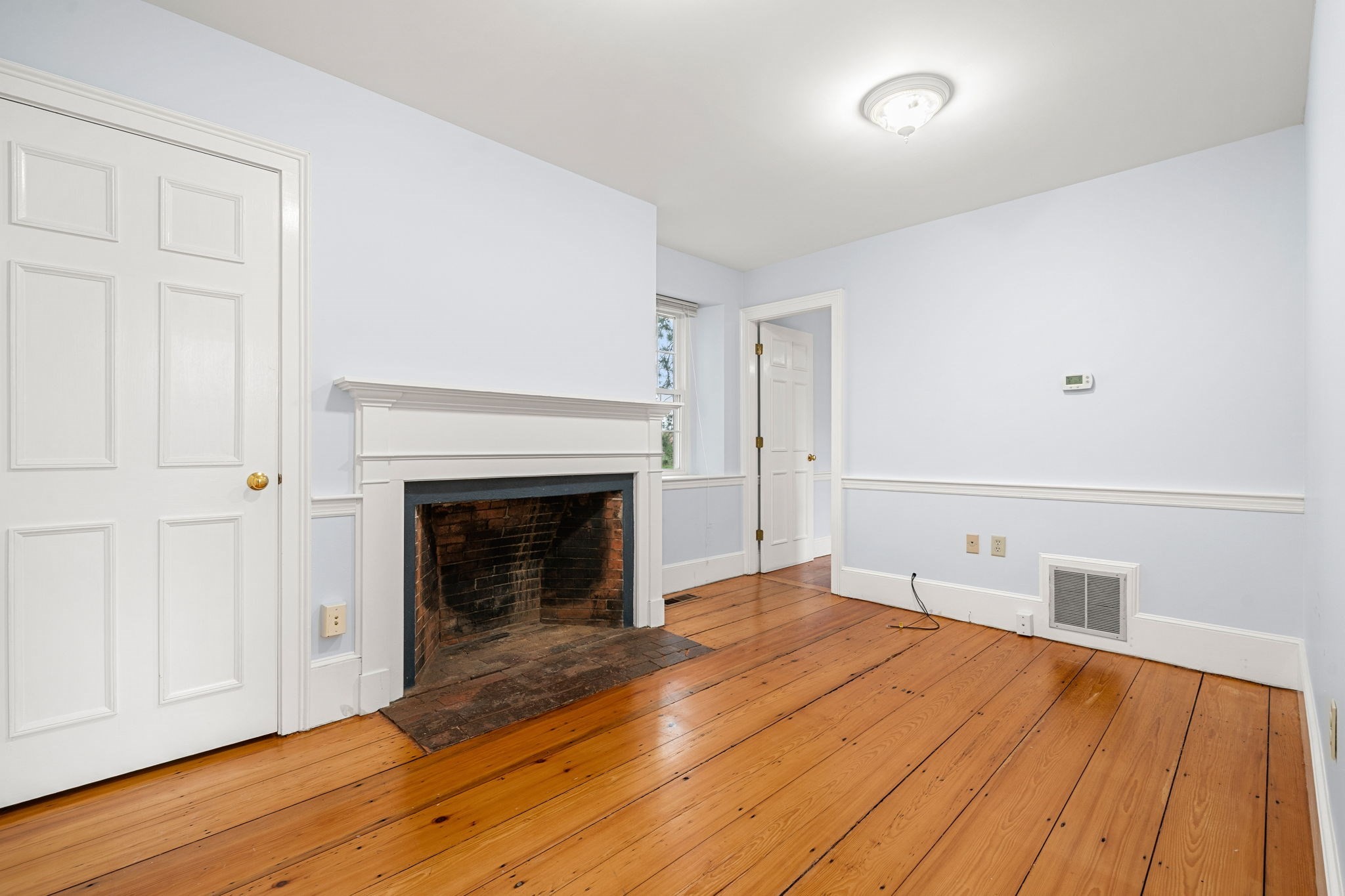 160 Sylvan St Property Photo 6