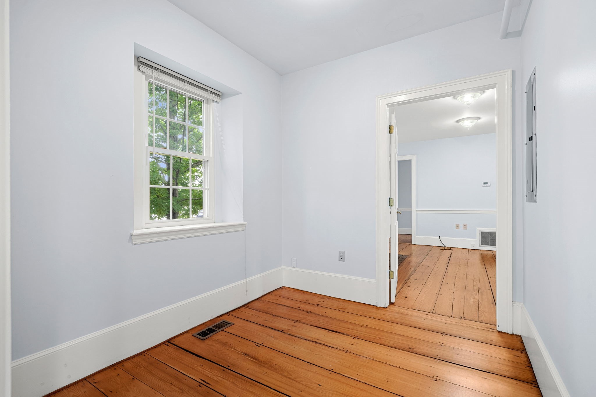 160 Sylvan St Property Photo 8