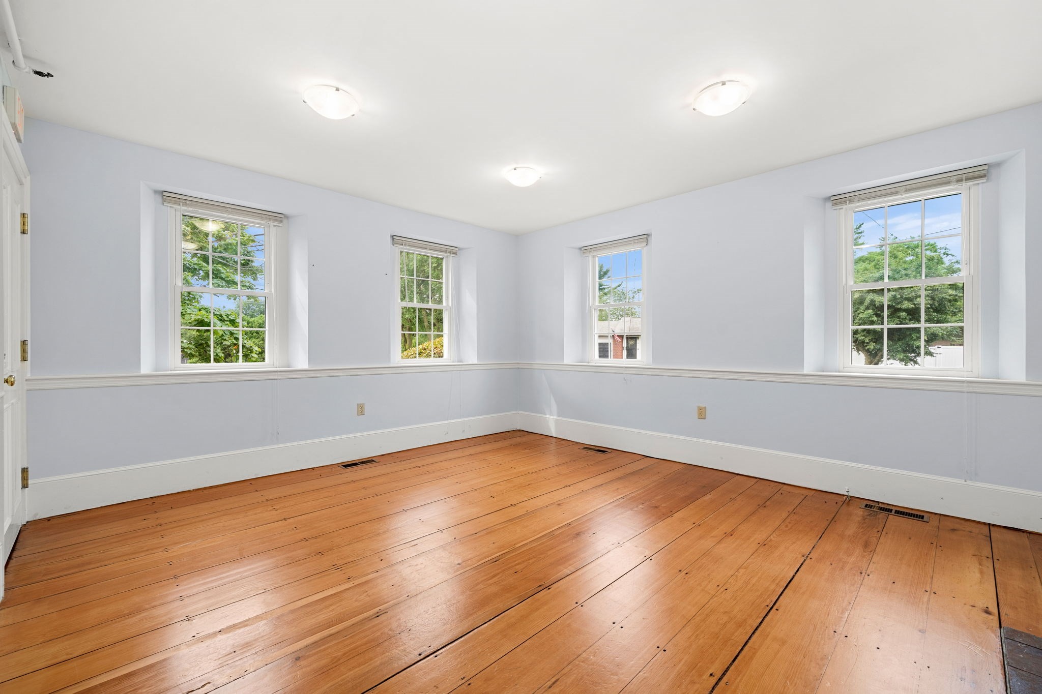 160 Sylvan St Property Photo 10