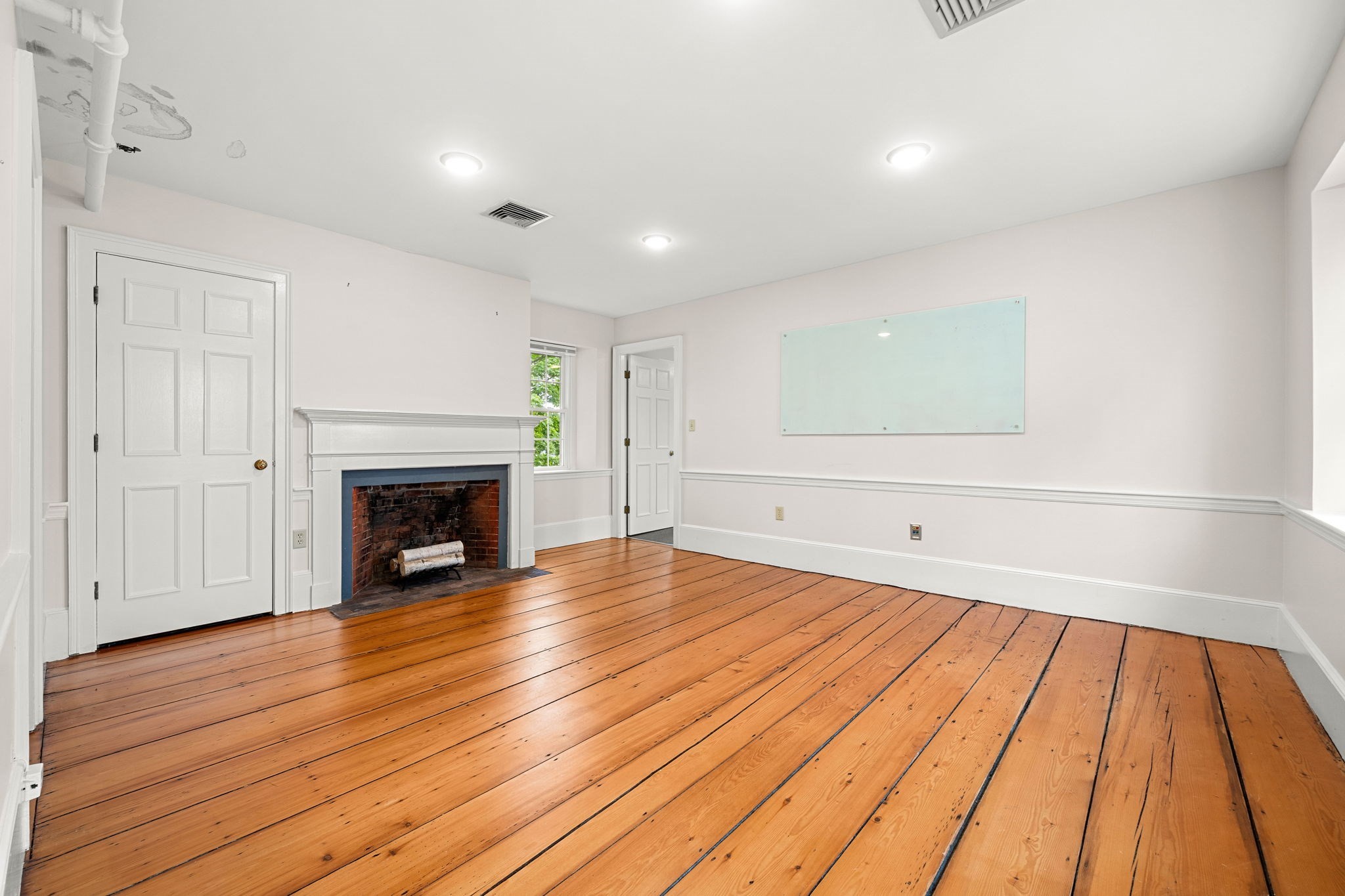 160 Sylvan St Property Photo 17