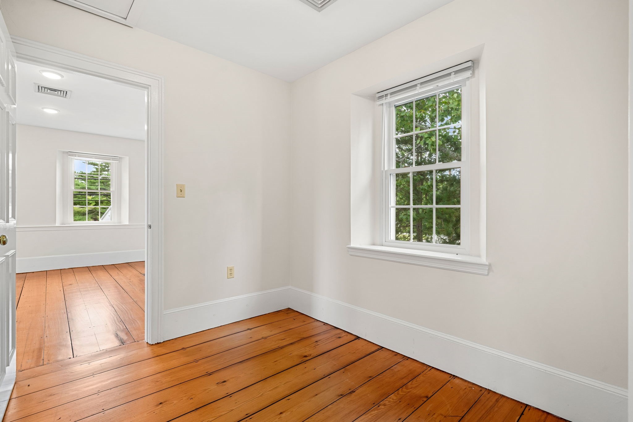 160 Sylvan St Property Photo 23