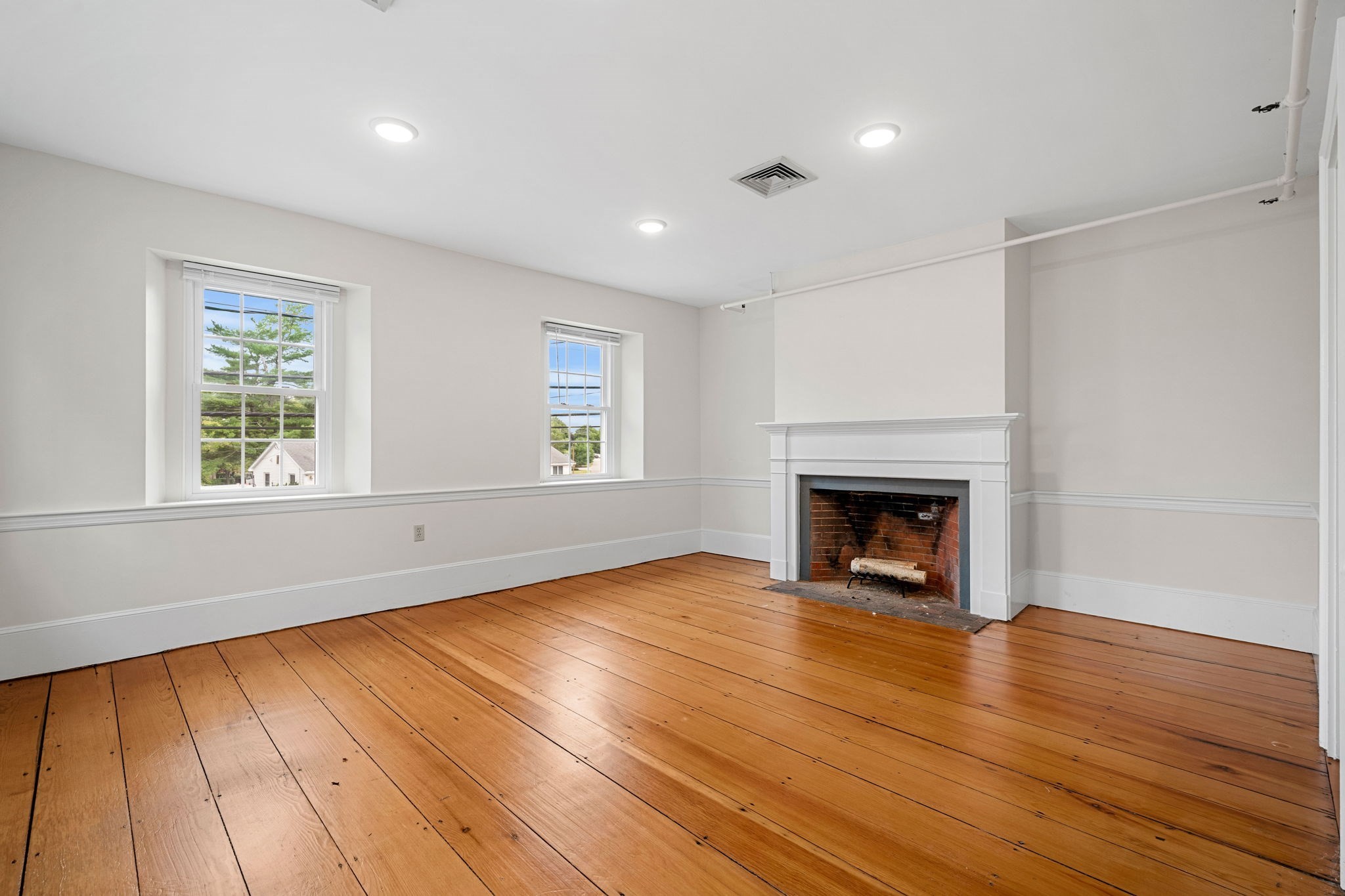 160 Sylvan St Property Photo 25