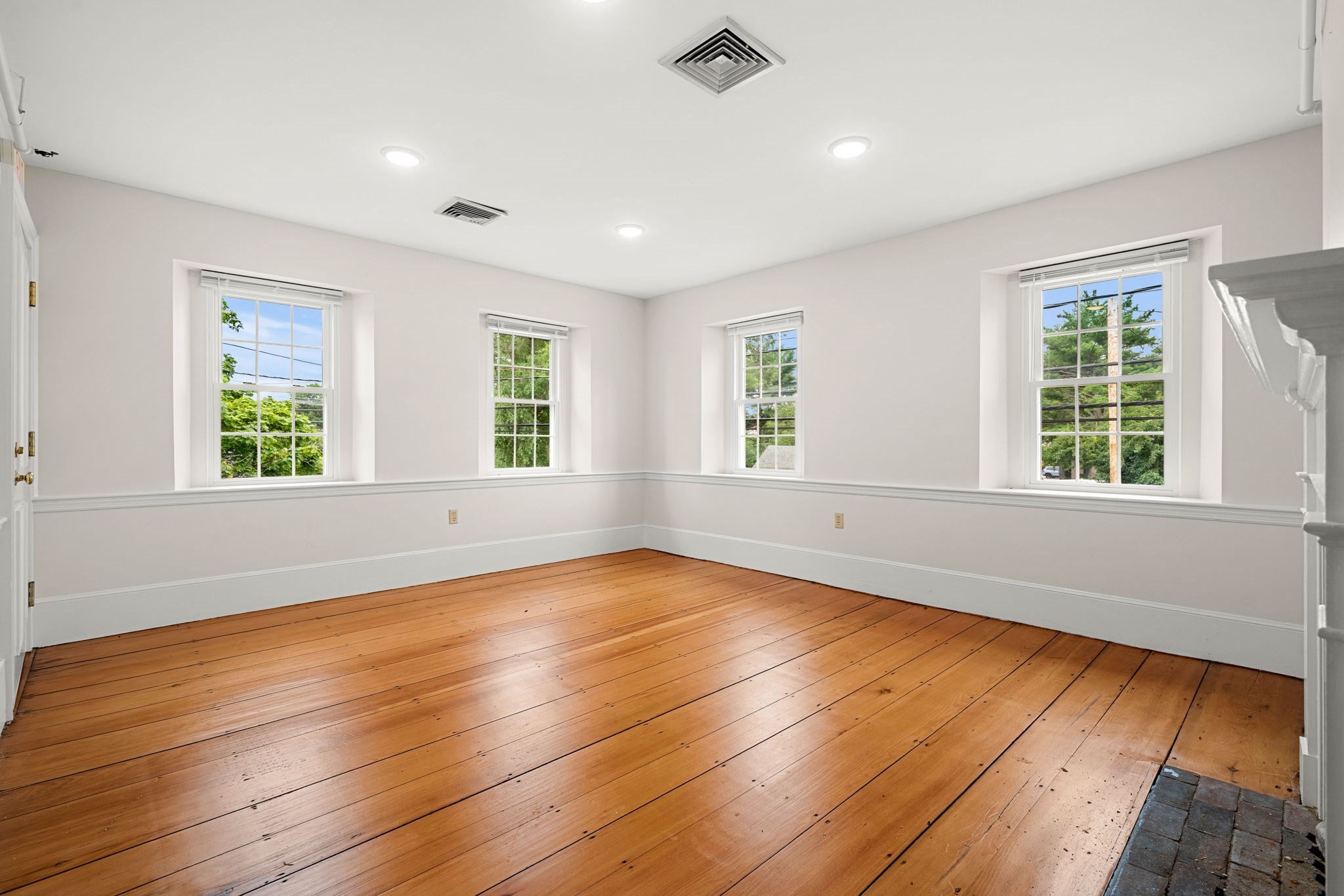 160 Sylvan St Property Photo 26