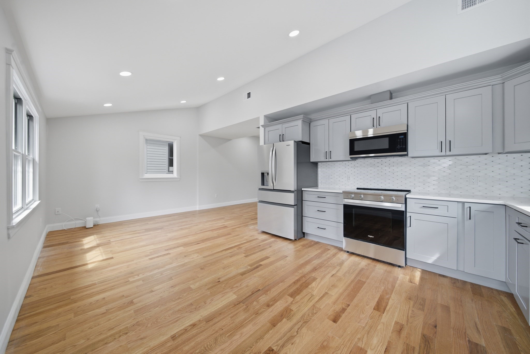 16 Putnam St # 2 Property Photo 11