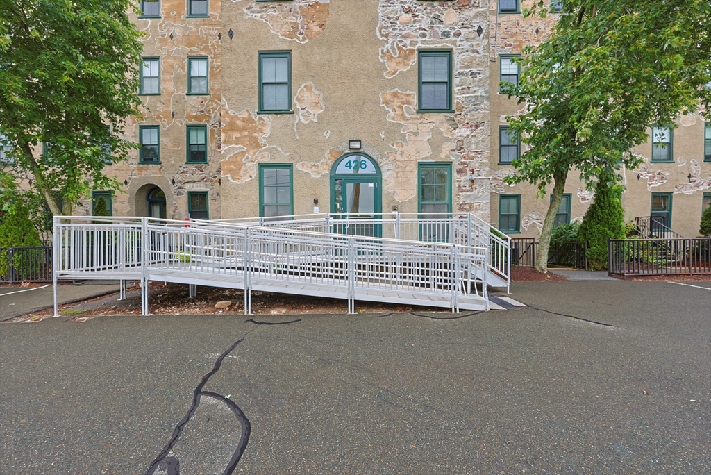426 Mount Hope St # 308 Property Photo 2