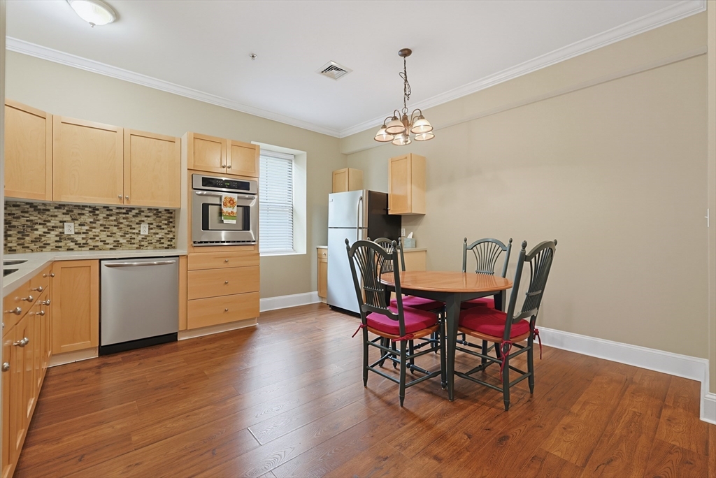 426 Mount Hope St # 308 Property Photo 6