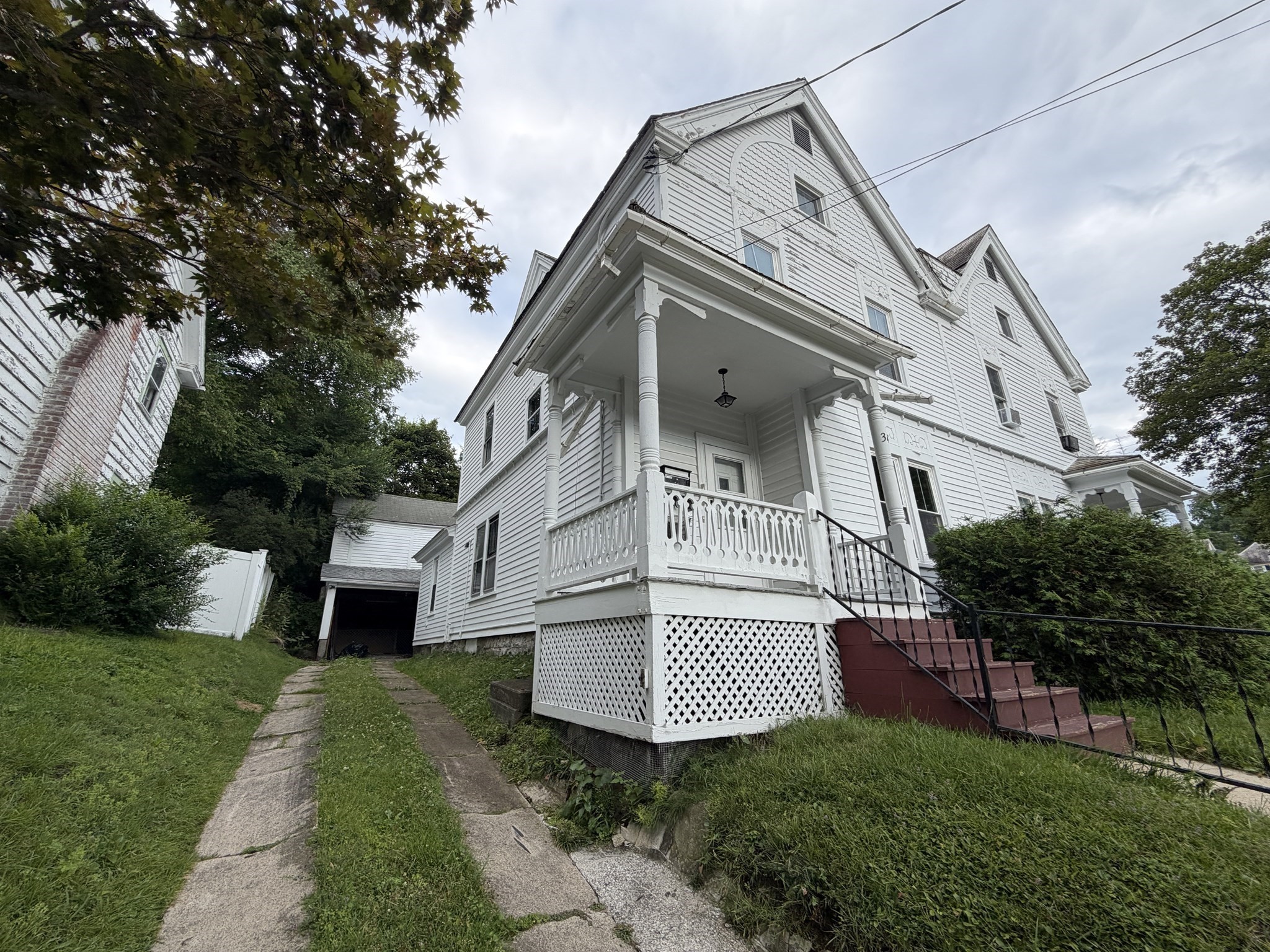 34-36 Crandall St Property Photo 3