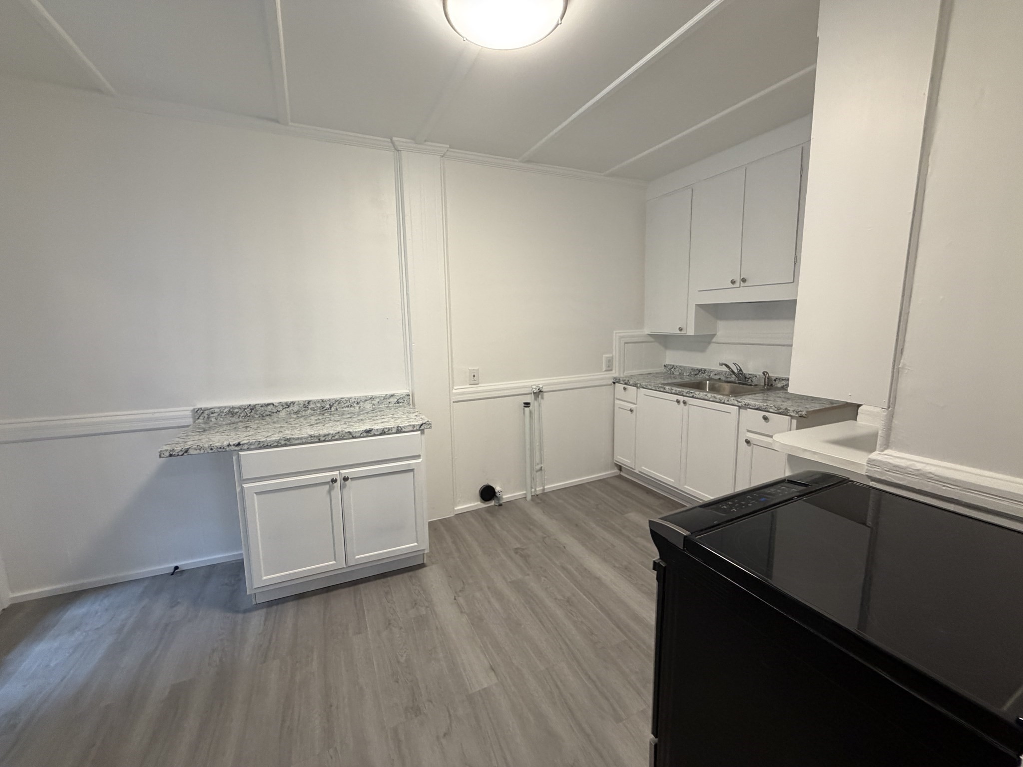 34-36 Crandall St Property Photo 9