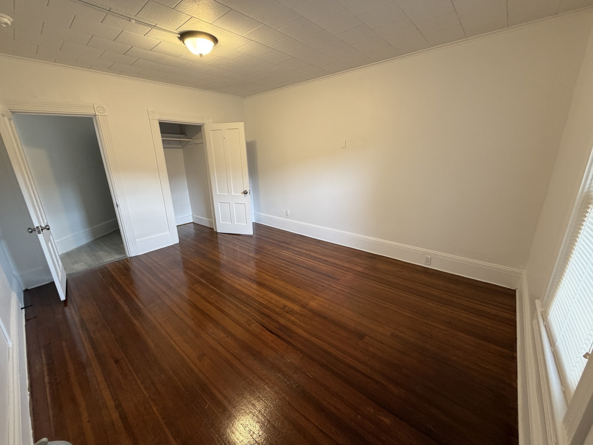 34-36 Crandall St Property Photo 18