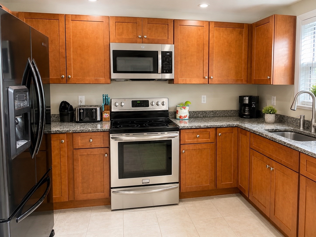 30-32 Harriet Thayer Ave # 1 Property Photo 6