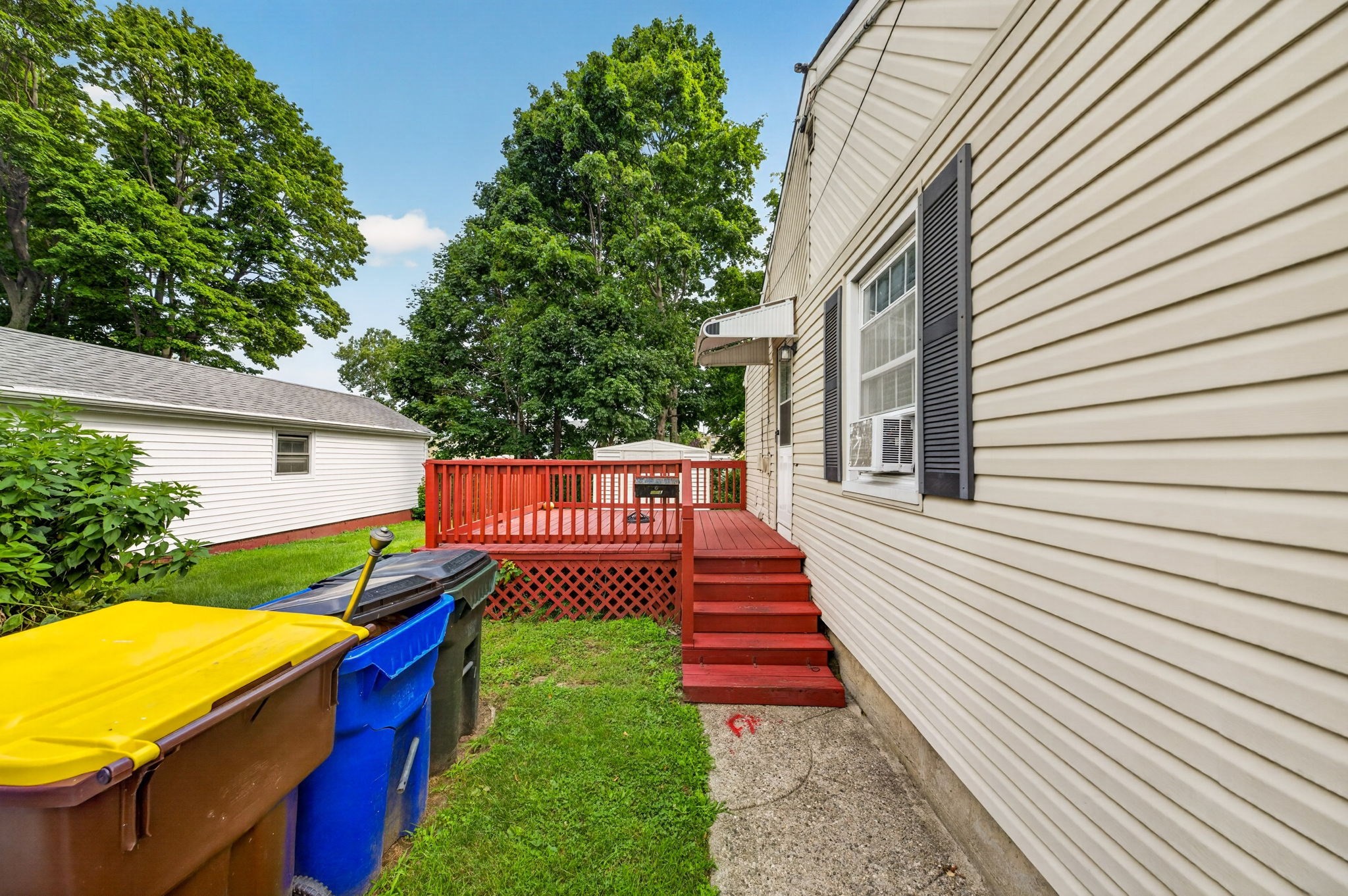 458 Orswell St Property Photo 6