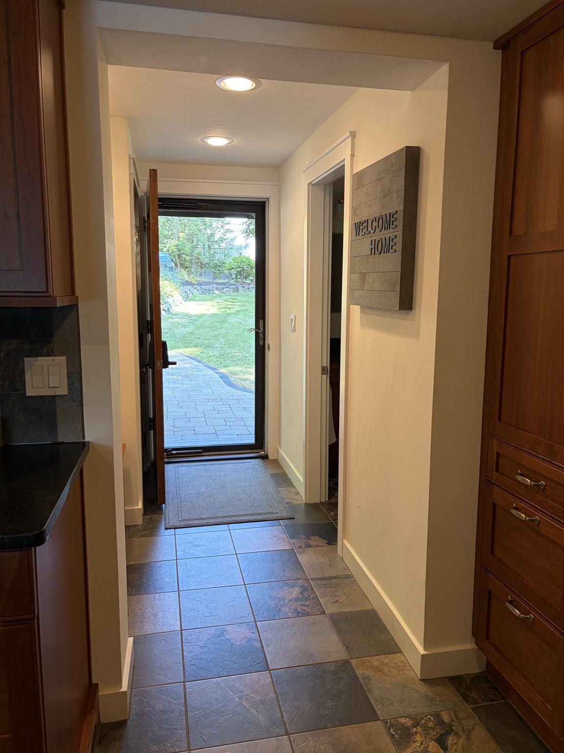 103 Kingland Property Photo 6