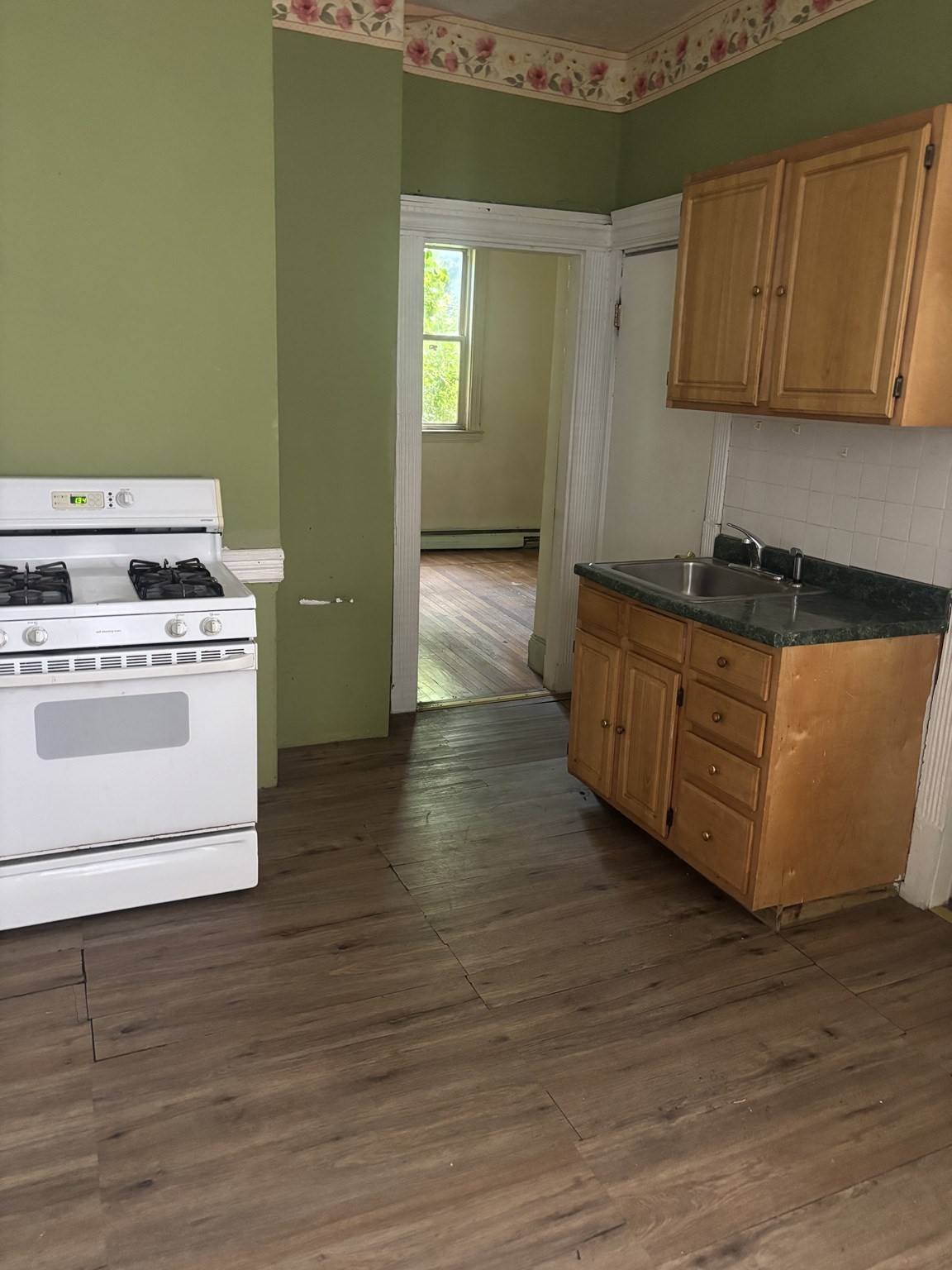 31 Lawrence Ave Property Photo 4