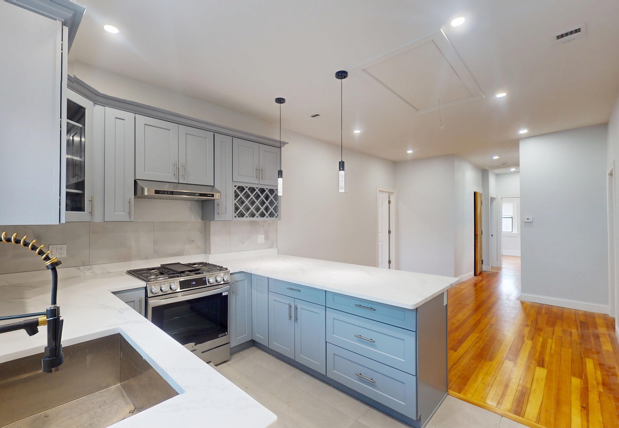 14 King St # 3 Property Photo 1