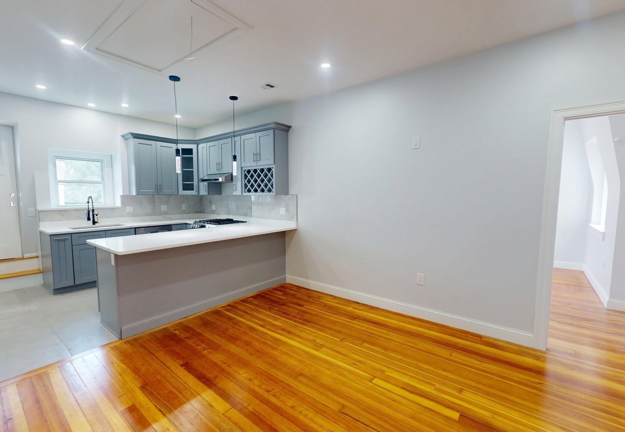 14 King St # 3 Property Photo 5