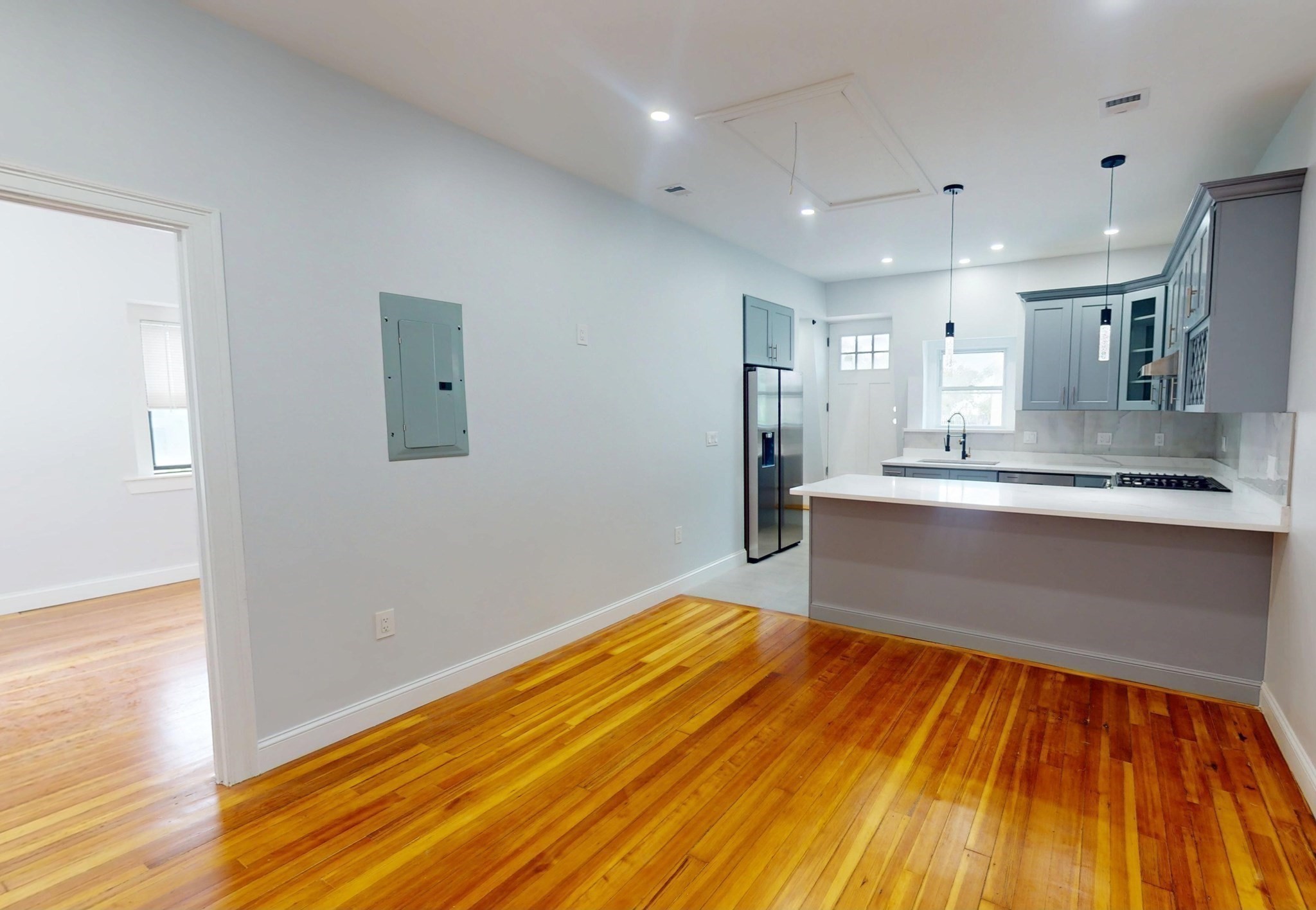 14 King St # 3 Property Photo 6