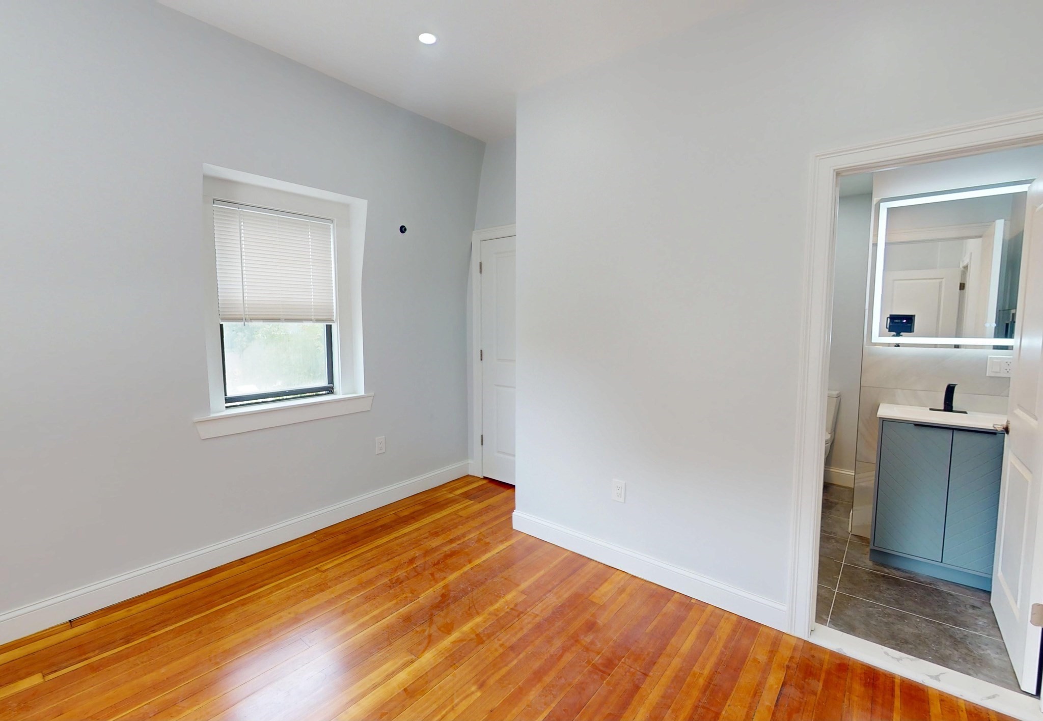 14 King St # 3 Property Photo 8