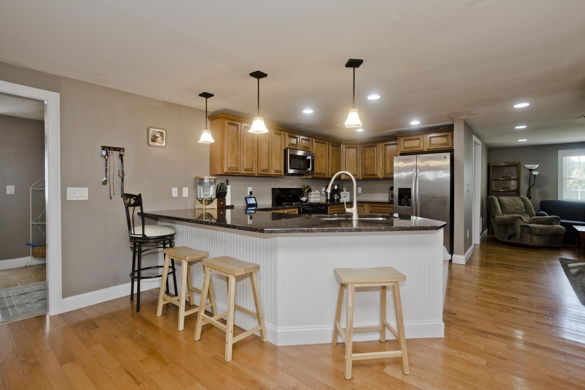 1075 Main St Property Photo 6