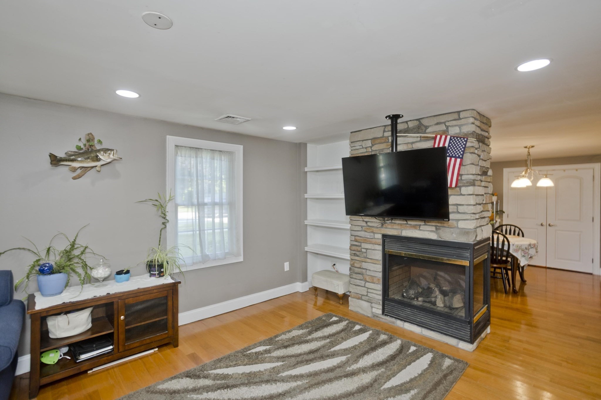 1075 Main St Property Photo 15