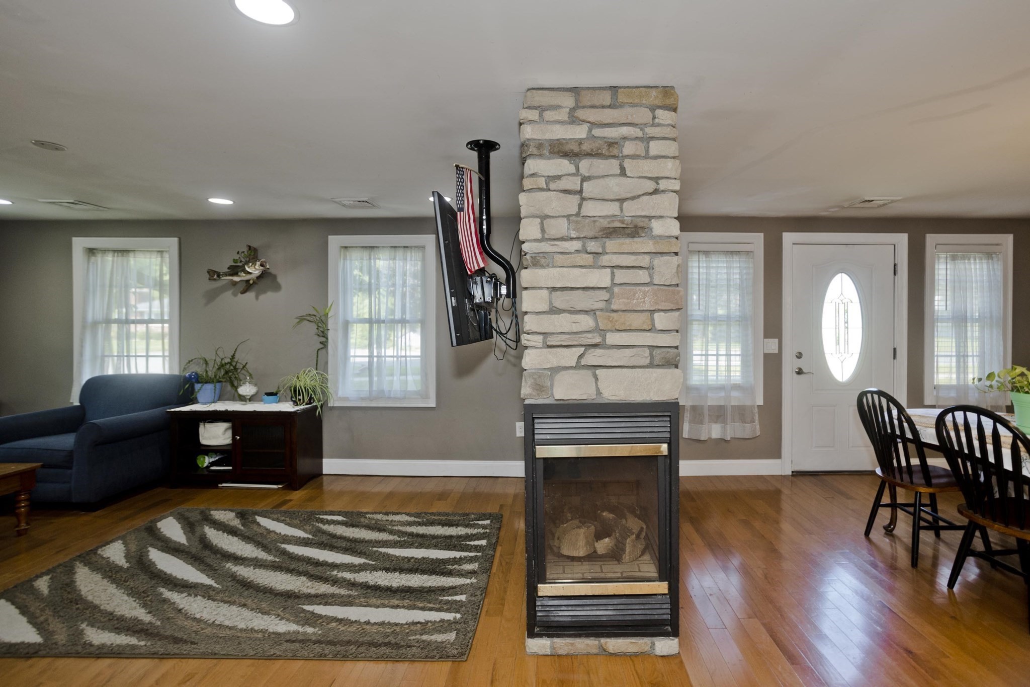 1075 Main St Property Photo 16