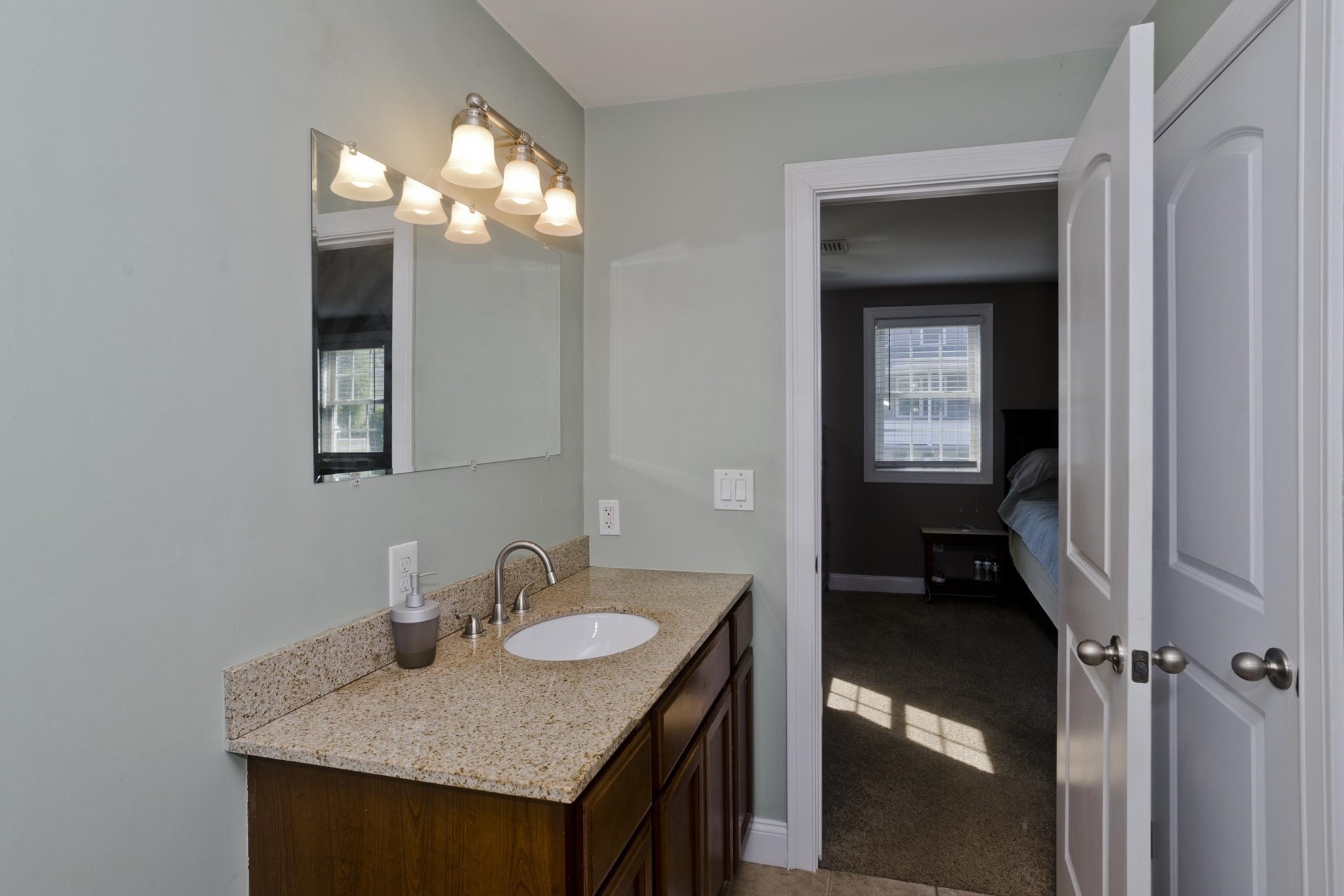 1075 Main St Property Photo 25