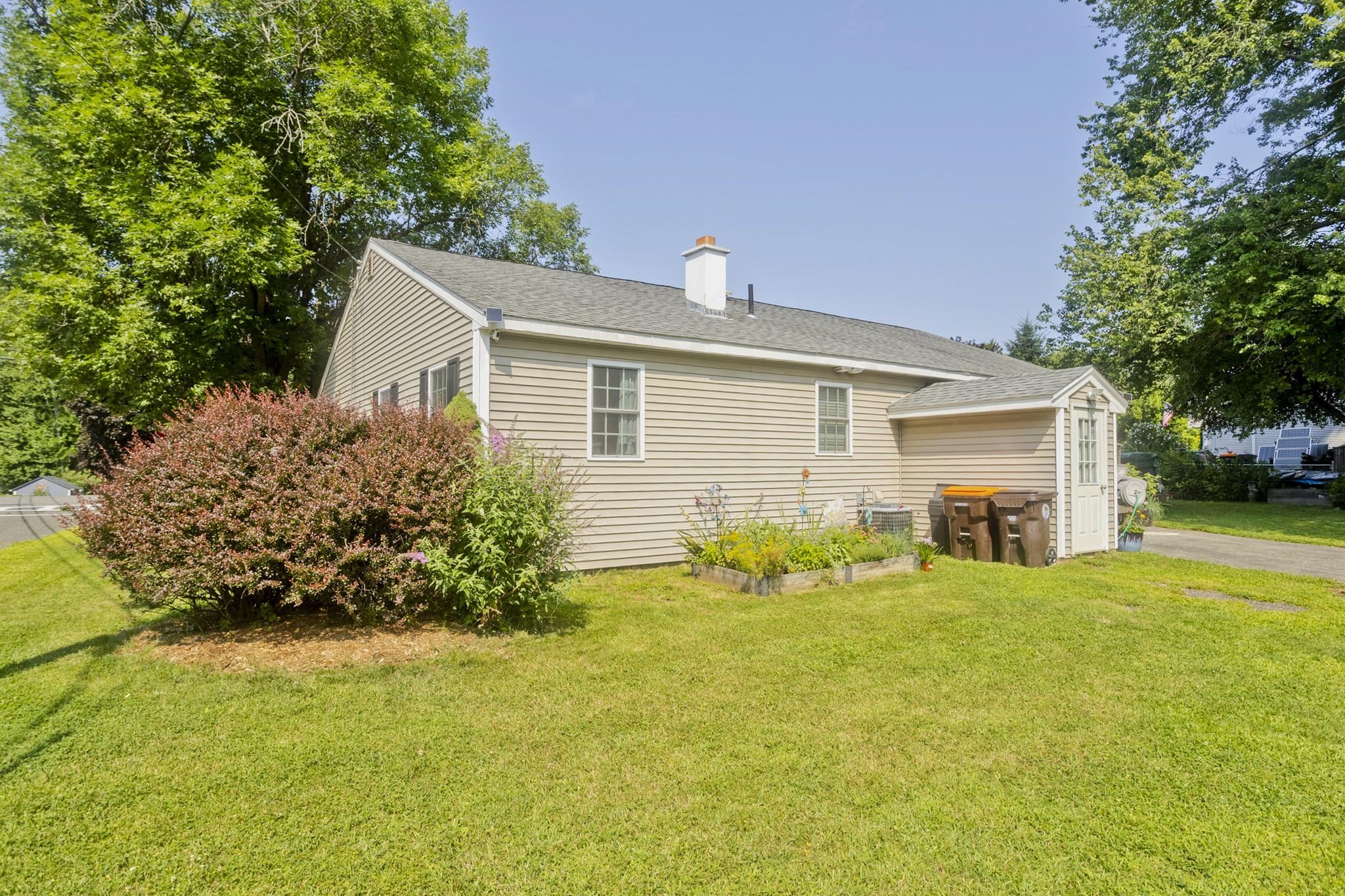 1075 Main St Property Photo 35