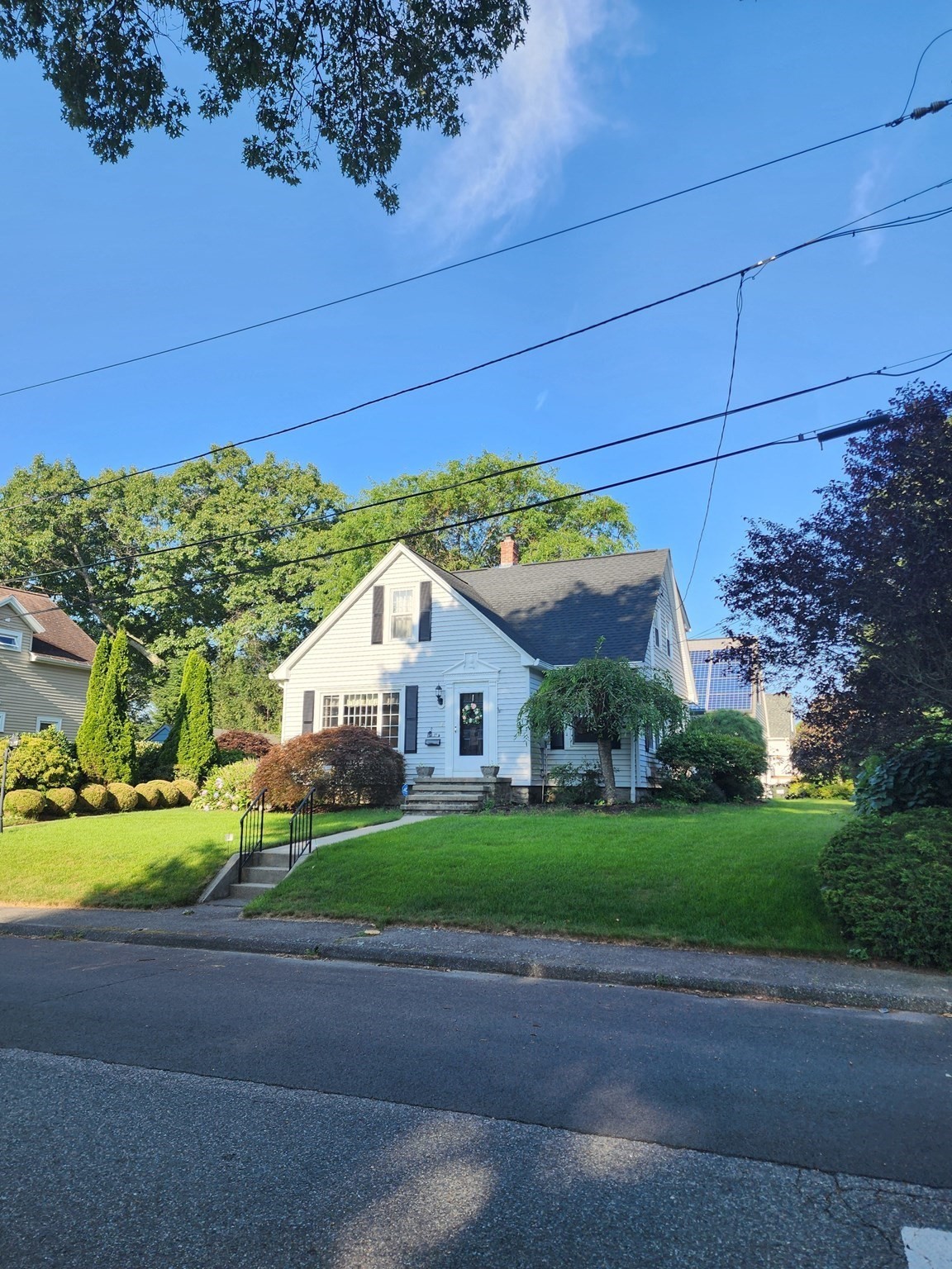 39 Everett Ave Property Photo 3