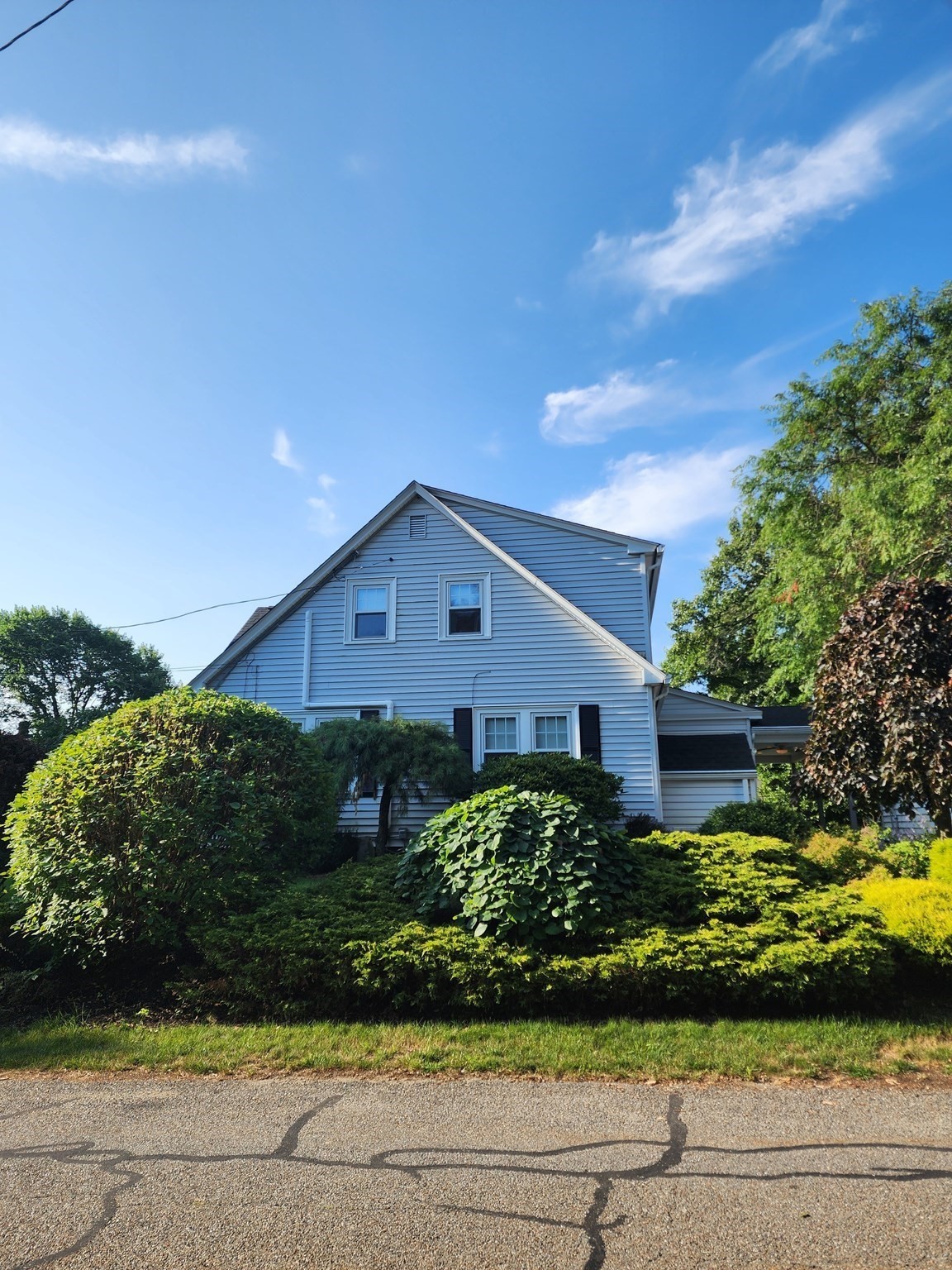 39 Everett Ave Property Photo 4
