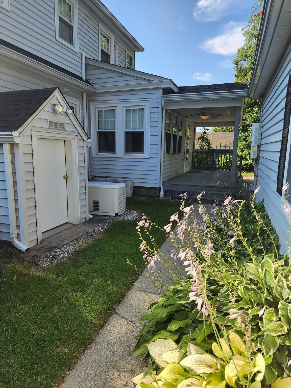 39 Everett Ave Property Photo 6