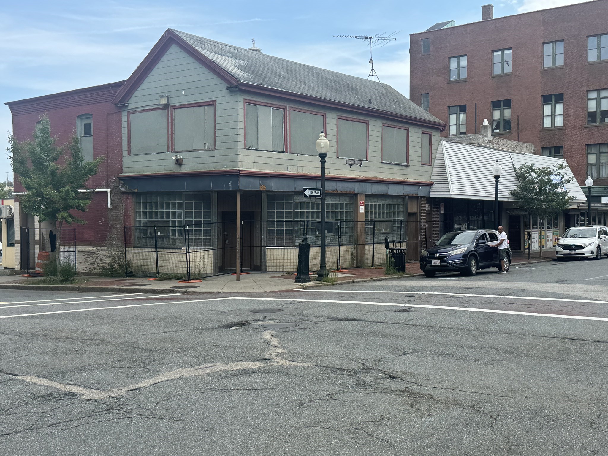 672-674 Pleasant St Property Photo 1