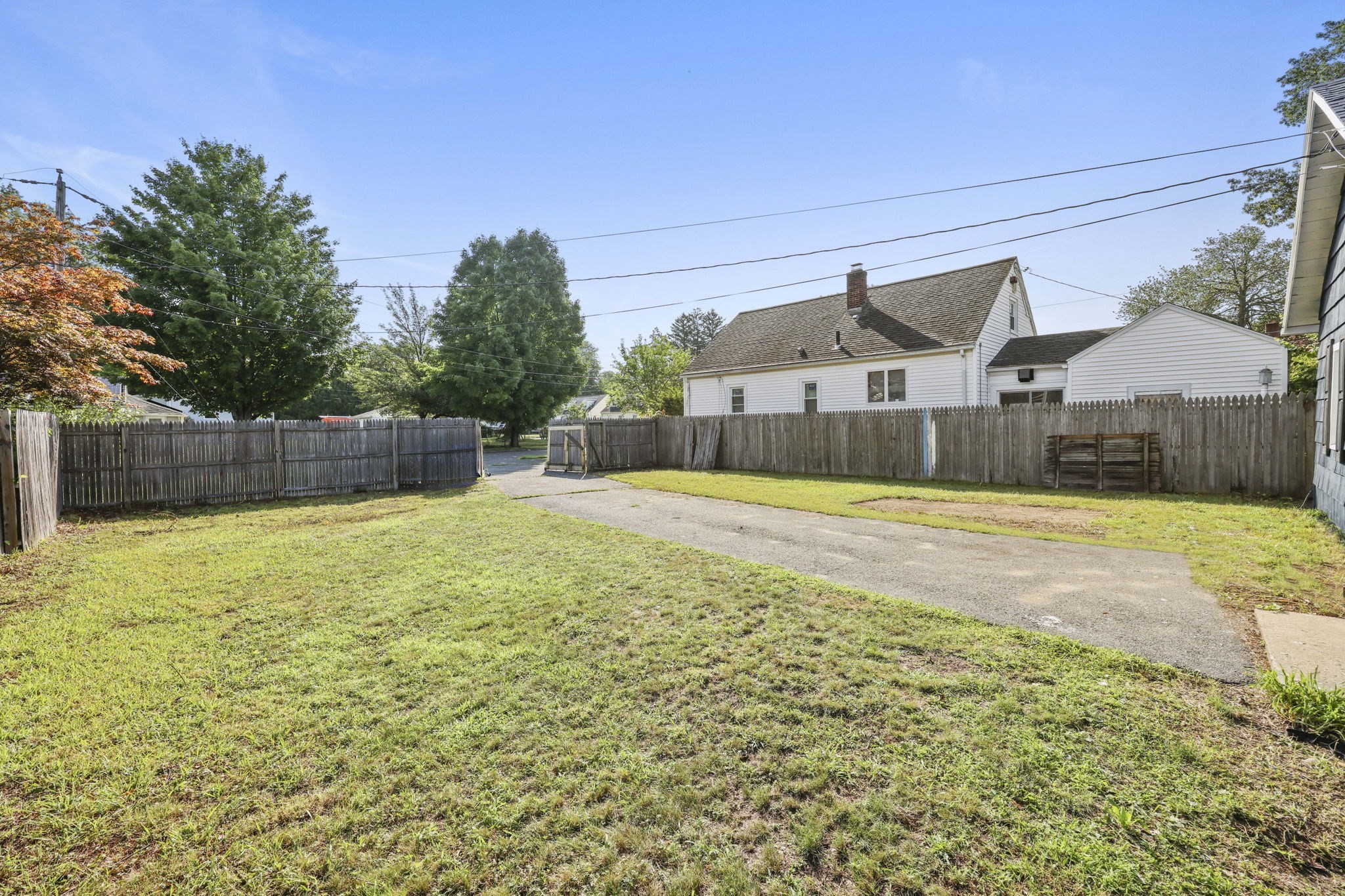94 Upland St Property Photo 4