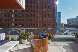 135 Seaport Blvd # 532 Property Photo 1