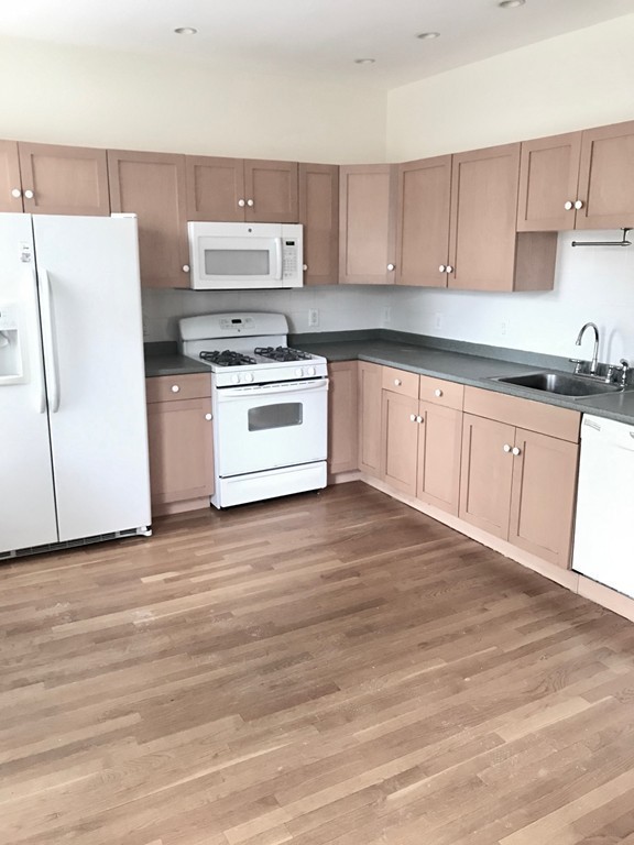 14 Schiller Street # 3 Property Photo 12