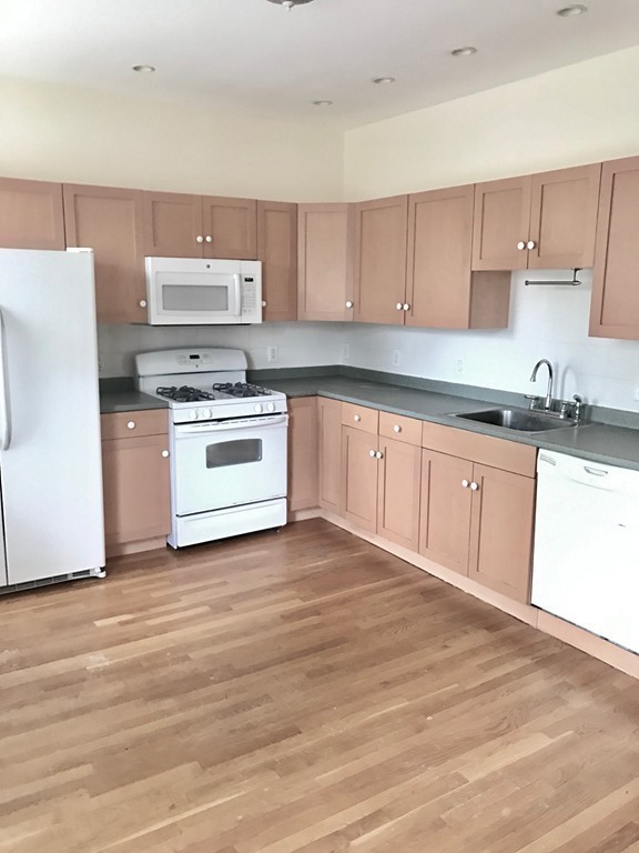 14 Schiller Street # 3 Property Photo 13