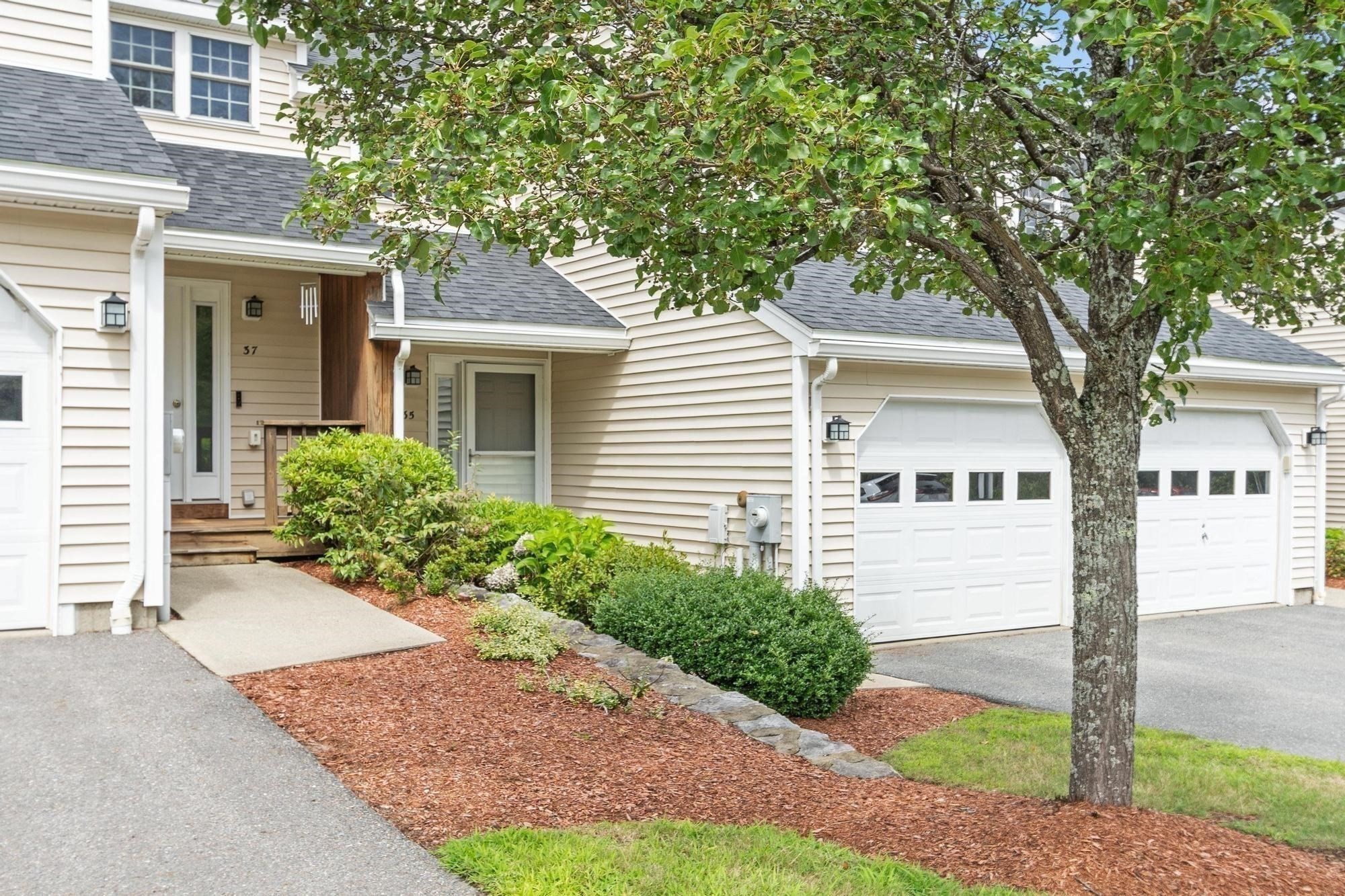 35 Green Briar Rd # 35 Property Photo 1