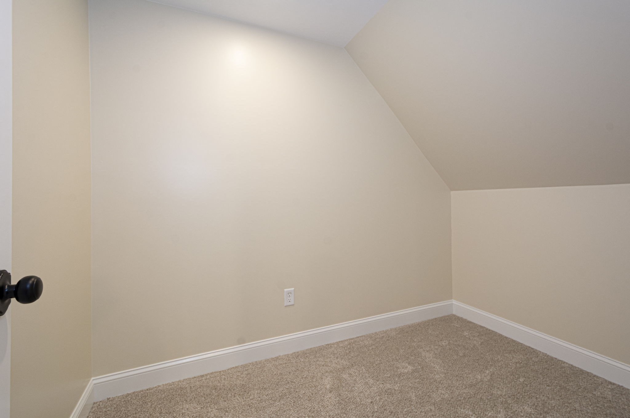 17 Leominster St Property Photo 33