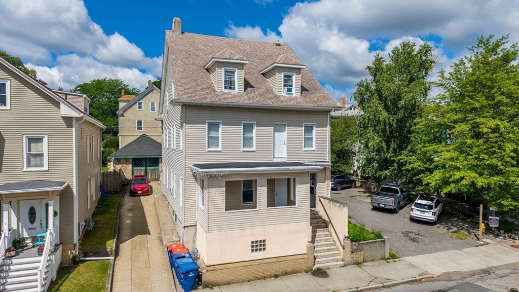 283 Pleasant St Property Photo 1