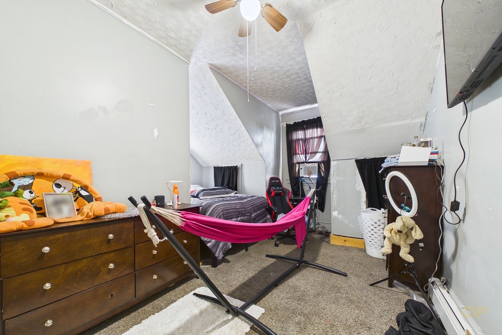 283 Pleasant St Property Photo 6