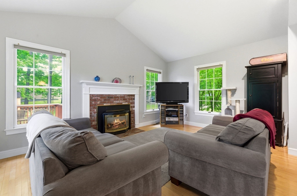 2 Laurel Street Property Photo 3