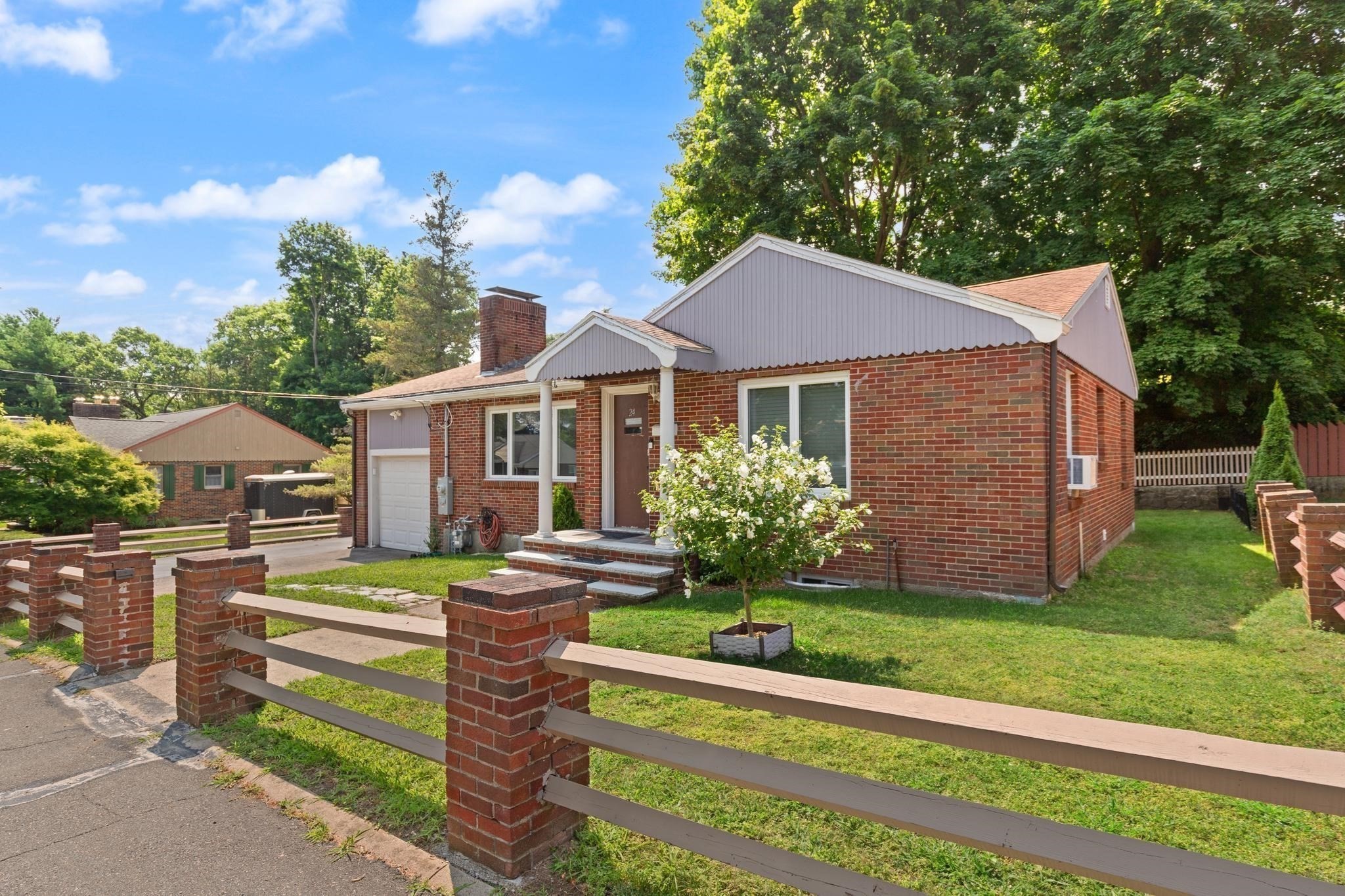 24 Taylor Rd Property Photo 3
